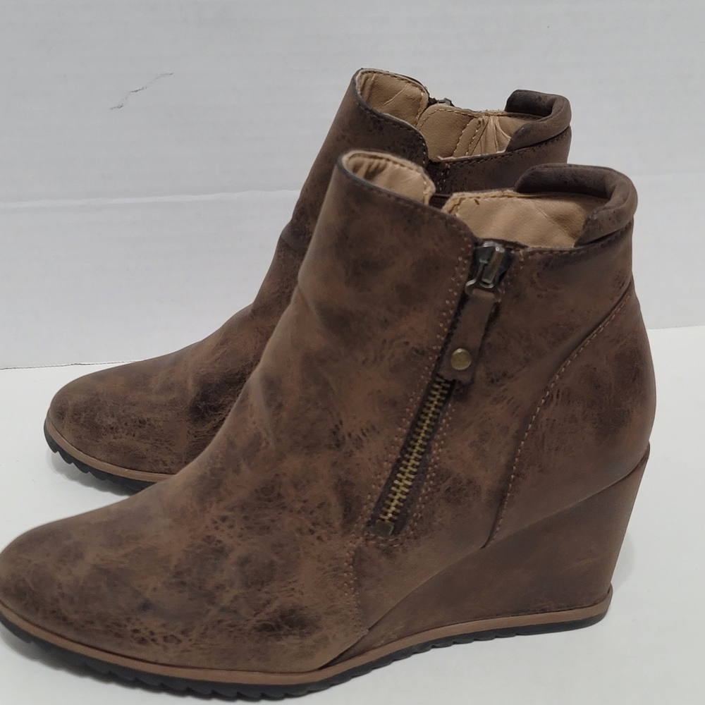 Naturalizer SOUL Haley Wedge Ankle Booties Distressed Brown 7.5M - Picture 2 of 11